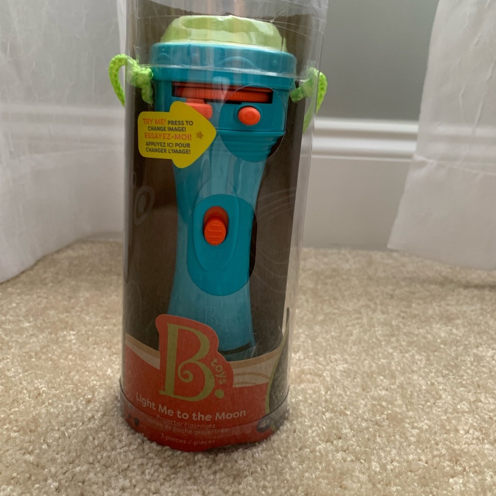 Light Me to the Moon Projection Flashlight - Picture 2 of 5